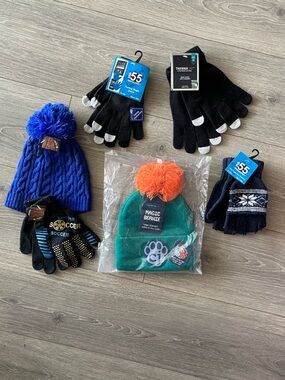 NWT Carter & Joey Magic Beanie, Thermax Magic Gloves, 4 Additional Glove Sets